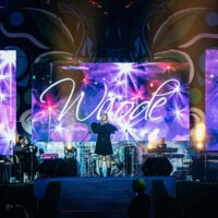 Skyleds Irion Serie LED Videowand auf Bühne bei Konzert als hochauflösendes LED Event Display