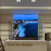 Skyleds Irion Serie LED Videowand Indoor Installation mit hochauflösendem LED Wand Display